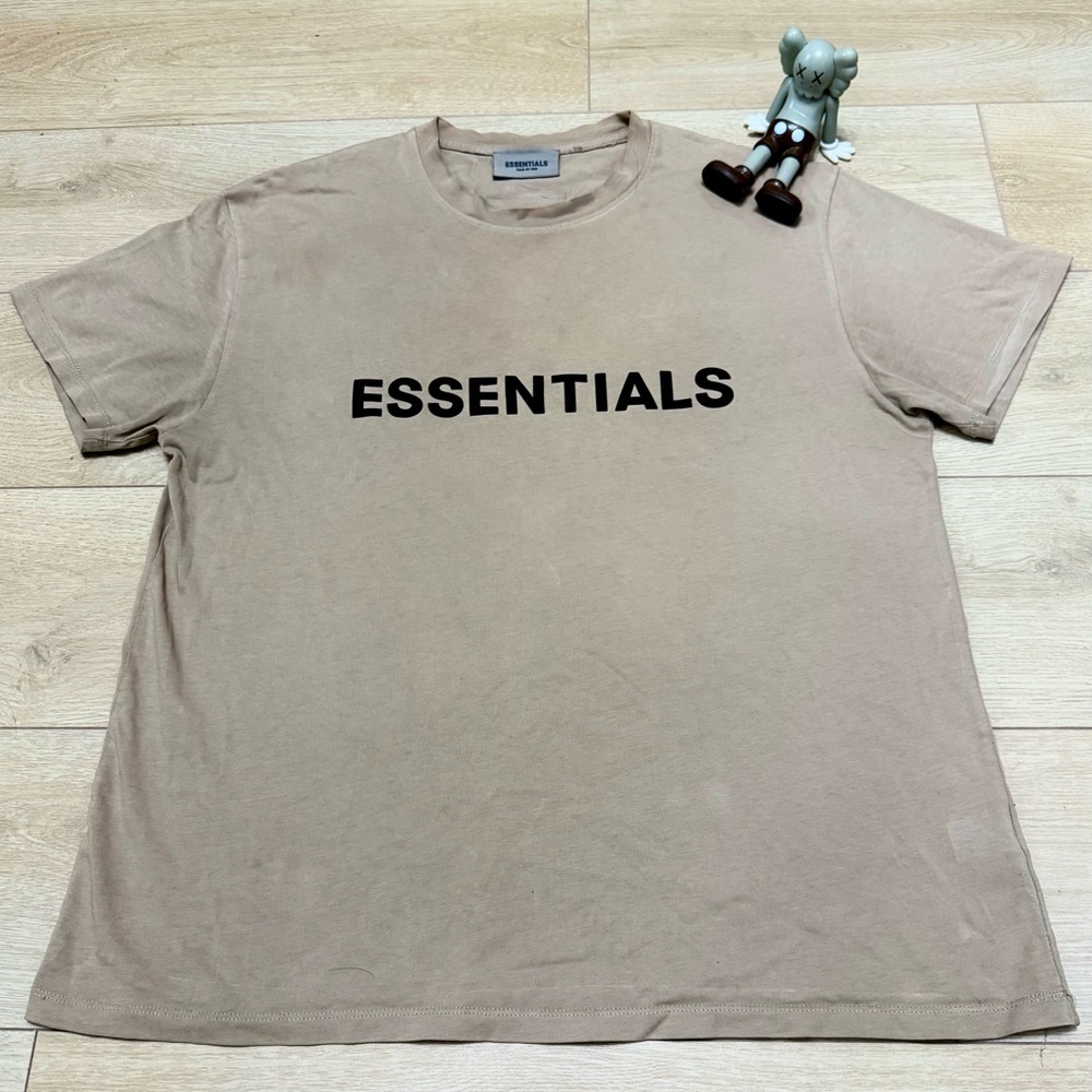Fear of God Essentials '20 Tee “Taupe” – Size L –  Pre‑Loved, Good Condition ✅